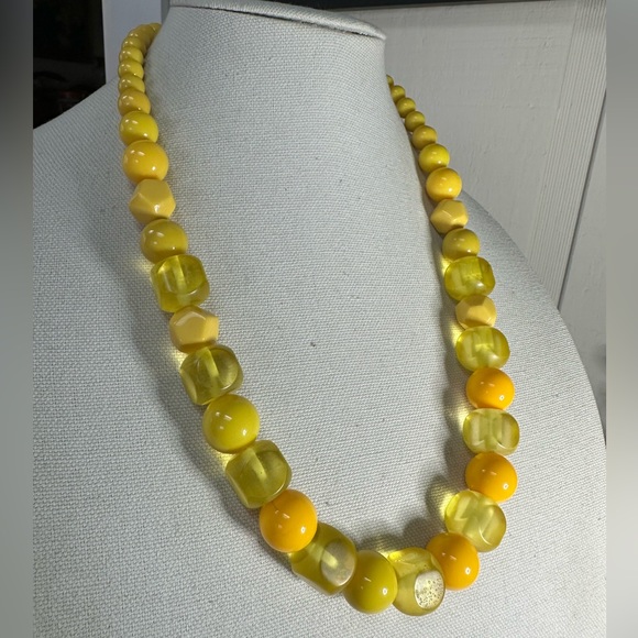 Funky yellow bead statement necklace - Picture 5 of 6